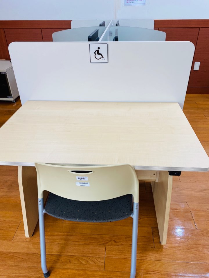 [학술정보원] 자료열람실 장애인 전용 책상 비치 안내